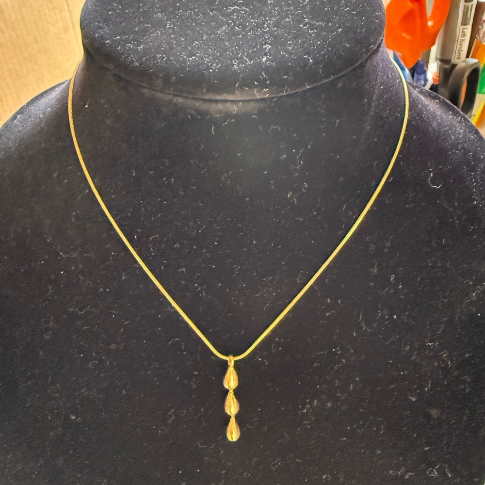 Vtg Gold Plated Teardrop P&Y Teardrop Necklace 18”